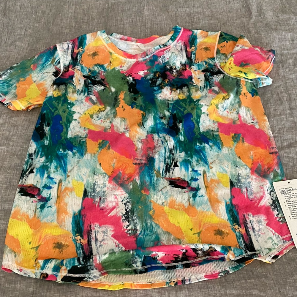 NWT Lululemon High Neck and Train Tee